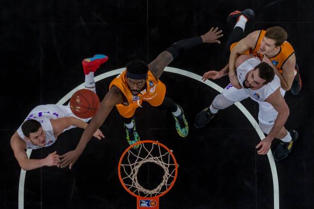 轻微领先优 轻微领先优