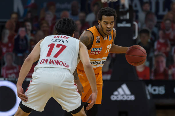 一个刺耳的 一个刺耳的